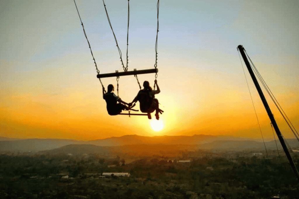 Giant Swing high-thrill adventure ride