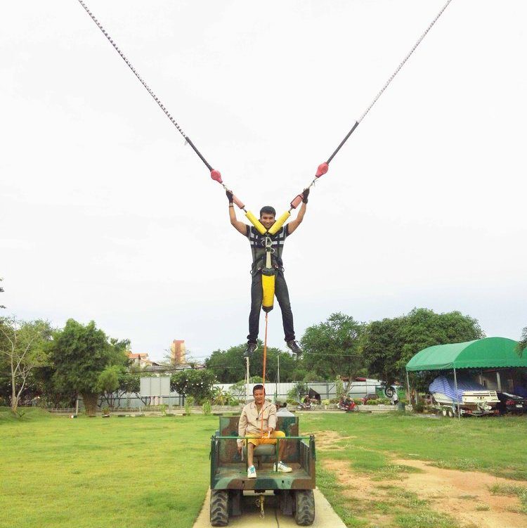 Human Slingshot elastic bungee cords launch system