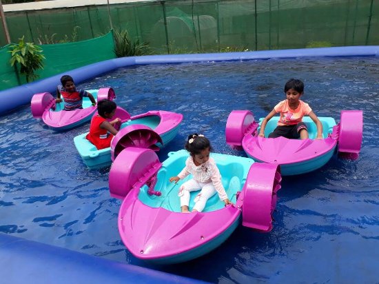 Kids paddle boat anti slip seating design